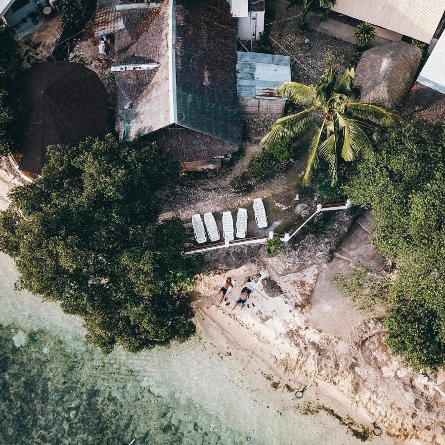 Pescador View - Beachfront & Nearby The Ocean Hostels & Restaurant Moalboal Esterno foto