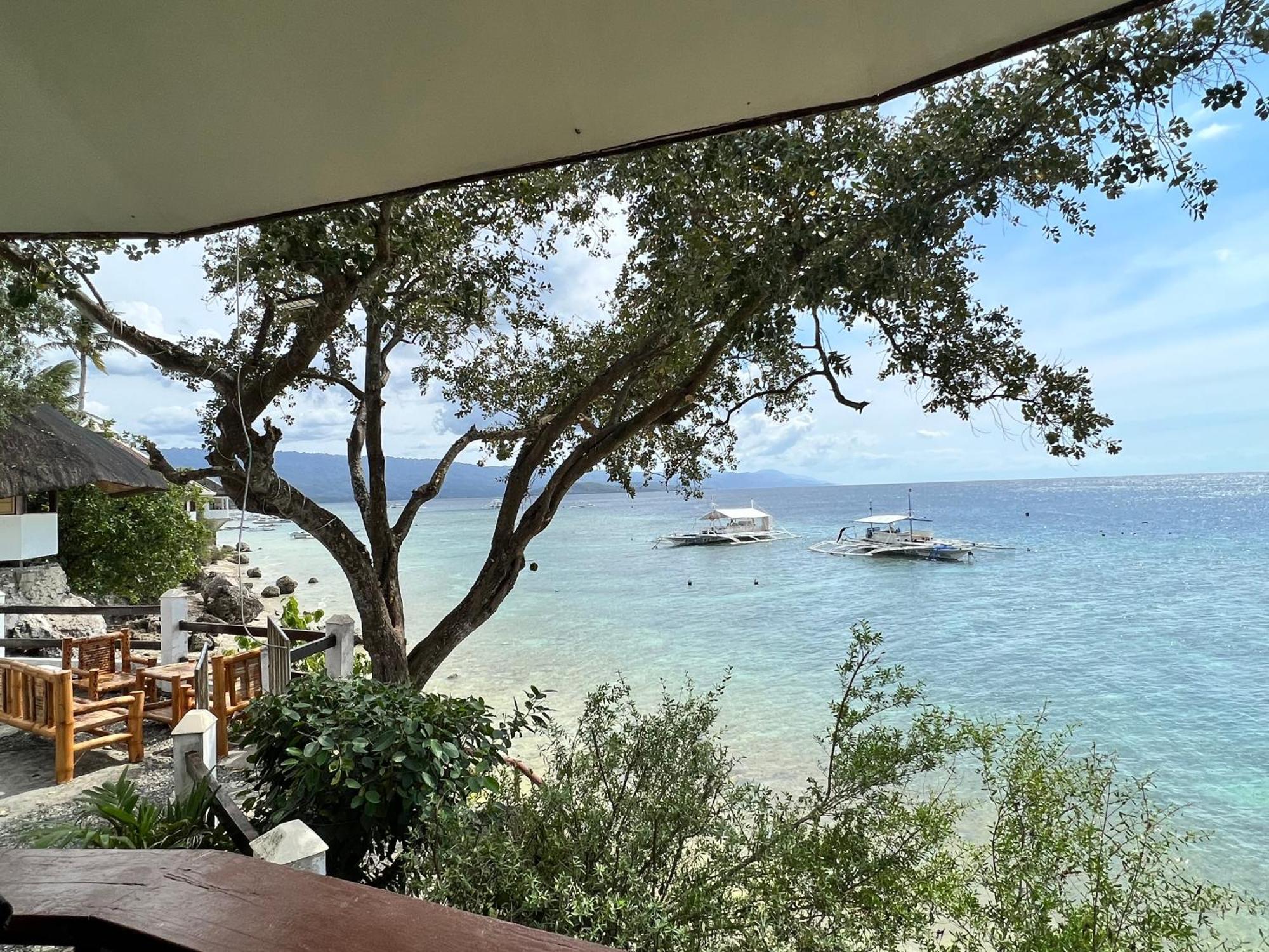 Pescador View - Beachfront & Nearby The Ocean Hostels & Restaurant Moalboal Esterno foto