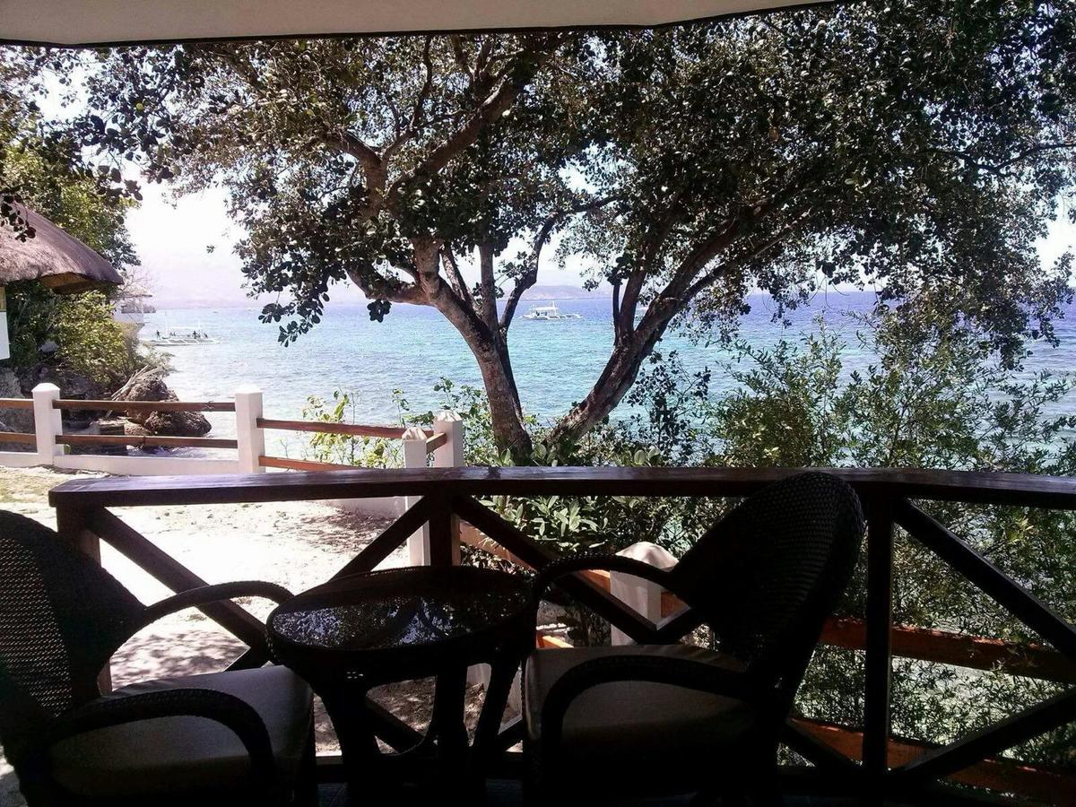 Pescador View - Beachfront & Nearby The Ocean Hostels & Restaurant Moalboal Esterno foto
